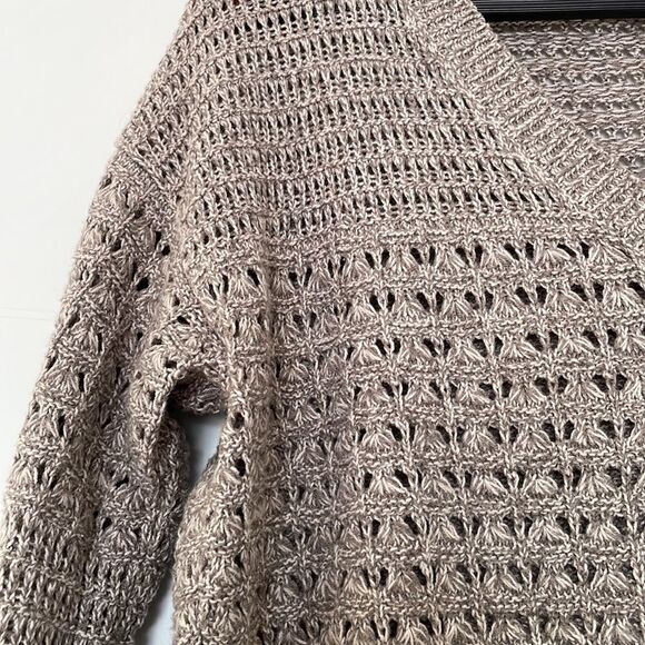 DKNY beige V-neck knit sweater size small - Picture 6 of 8